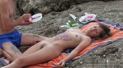 Nackte Körperkunst am Strand Full HD video