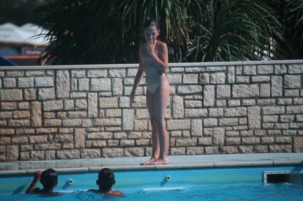FKK-Singles-Fotos am Pool