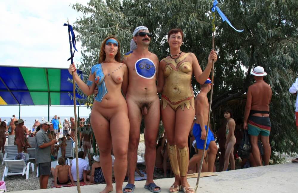 Drei gemalte Mädchen posiert Bilder