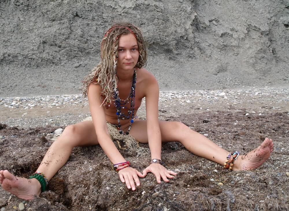Naturisten Felsiger Bach Pixie Mädchenfotos