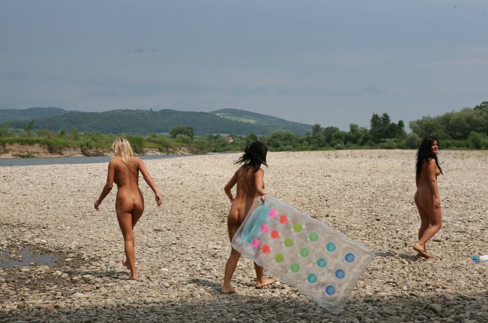 FKK-Park schwimmt Auf Flussfotos