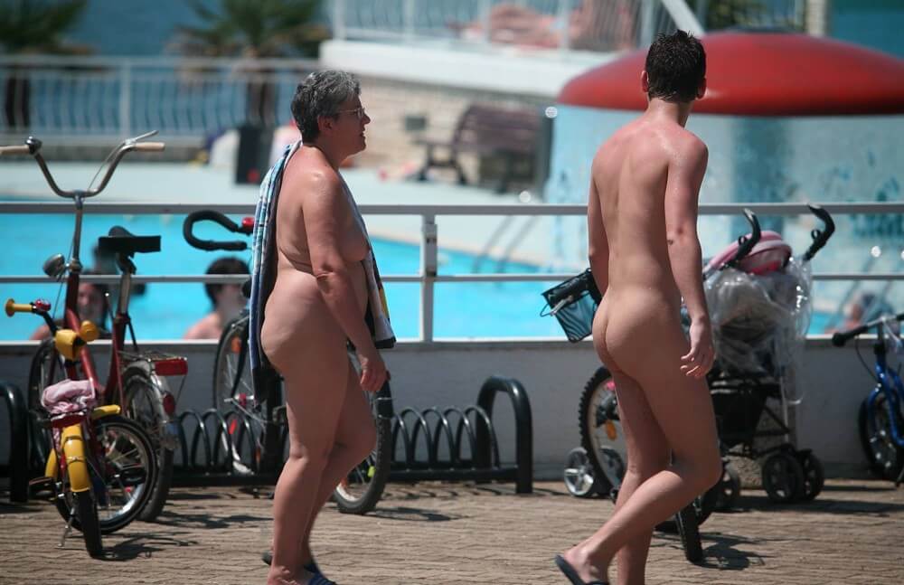 Bilder von sonnenverwöhnten Bürgersteigen