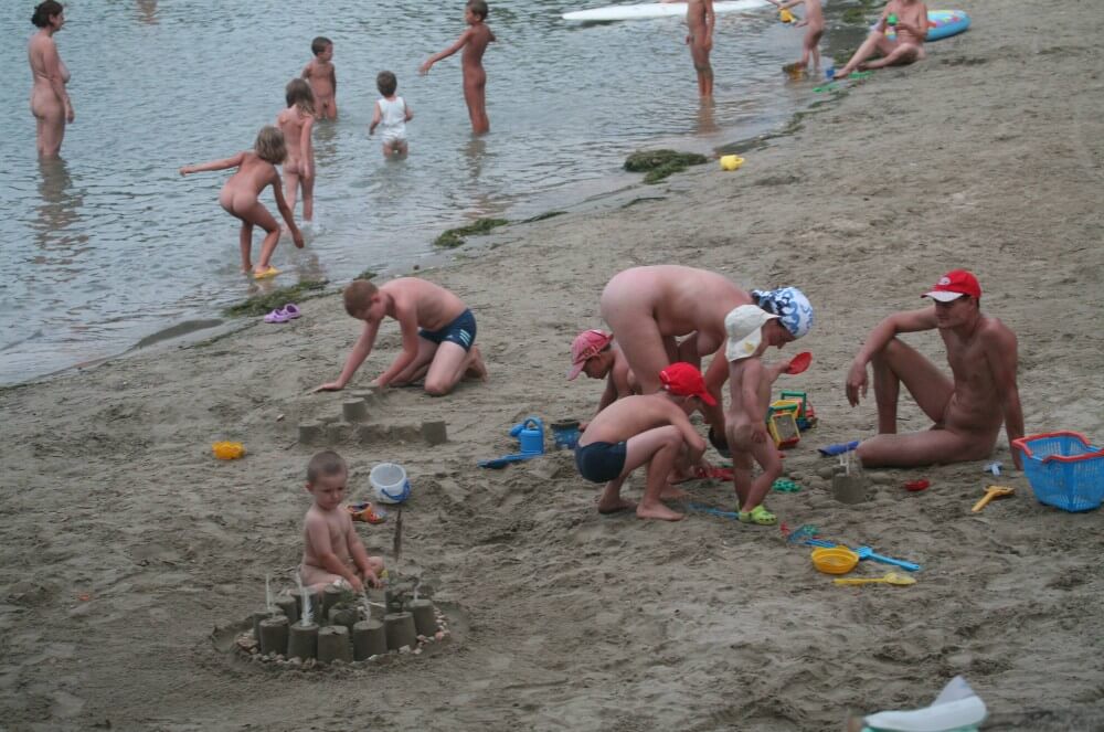 Nackte Fotos der Mom Nurture-Serie