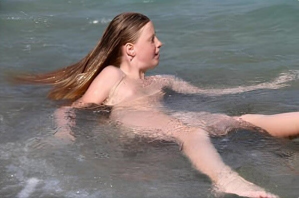 Türkisfarbene Wasserspritzbilder