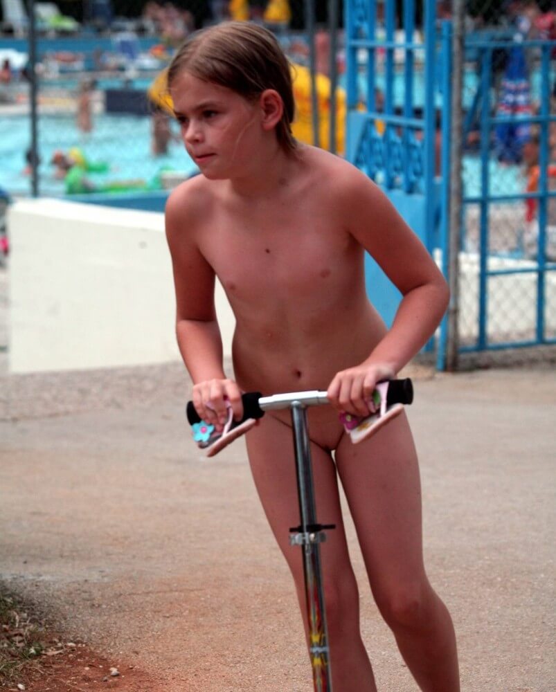 FKK-Roller-Bilder am Pool