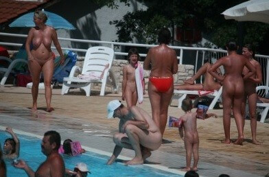 Genießen Sie den sonnigen Pool Galerie