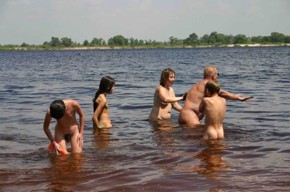 Kiewer Badefotos am Wasser