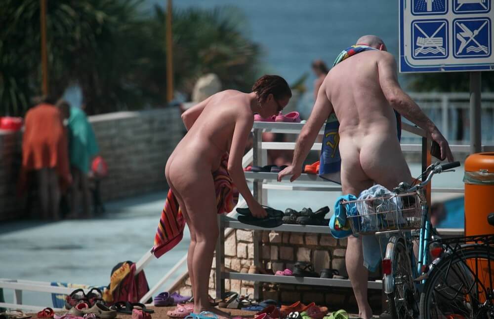 Pool Ankünfte und Abflüge Bilder