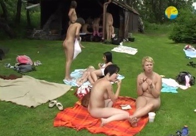 FKK-Freiheit: Hüttenpicknick