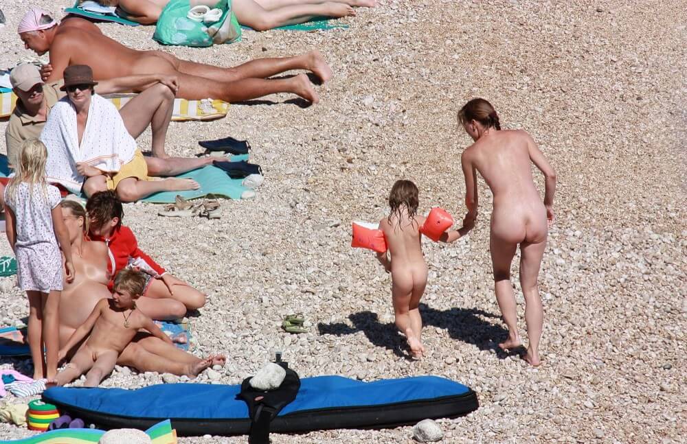 Orange Schwimmende Sicherheit geht vor FKK-Bildern