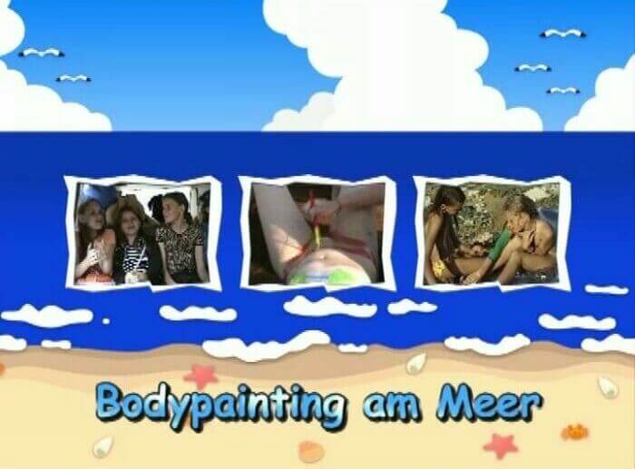 Naturistin: Körperbemalung am Meer