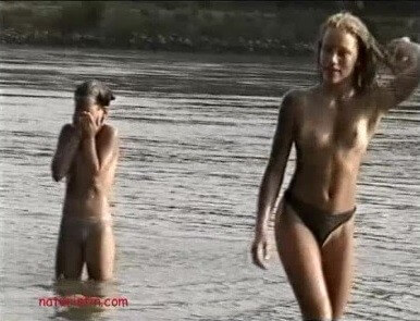 Naturistin: Schmutzige Mädchen