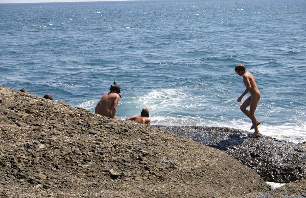 Sich an getroffene Felsen lehnen Bilder